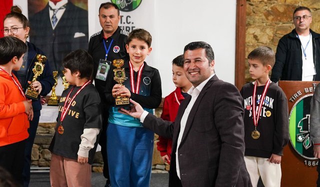 Tire'de Satranç Şöleni: 201 Sporcu Hamlelerini Konuşturdu