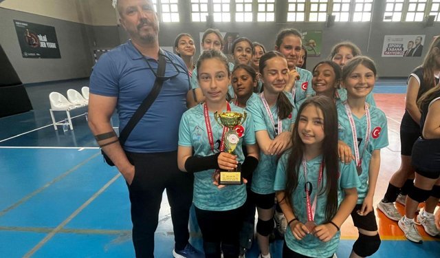 Tire’de voleybol heyecanı