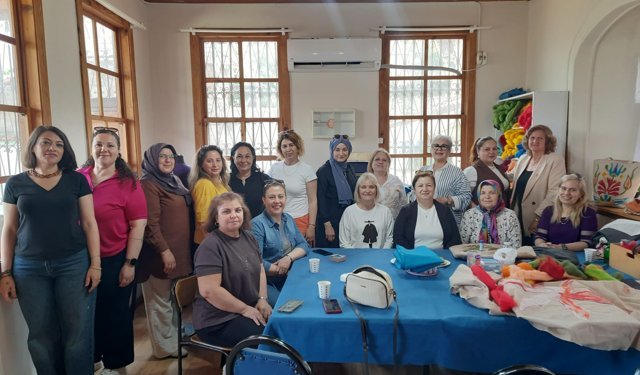 Kadınların El Emeği Sanata Dönüşüyor
