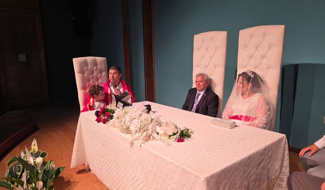 Seha Gidel Kültür Salonu’nda yıllar sonra ilk nikah kıyıldı