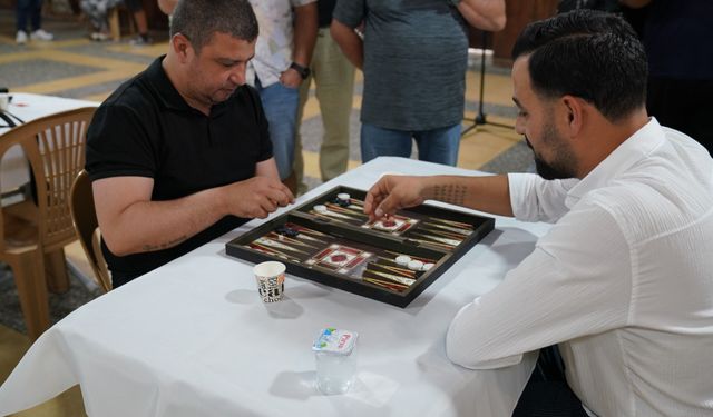 Tire’de babalar, tavlada kozlarını paylaştı