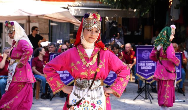 Kurtuluş Coşkusu Tahtakale Meydanı’na Taşındı
