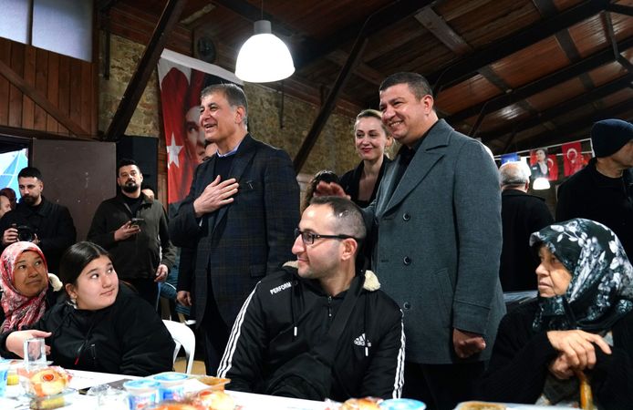 İzmir Büyükşehir Belediyesi’nin İftar Sofrası Tire’de Binlerce Vatandaşı Buluşturdu