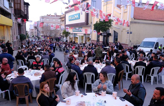 MHP Tire’de iftar yemeği verdi