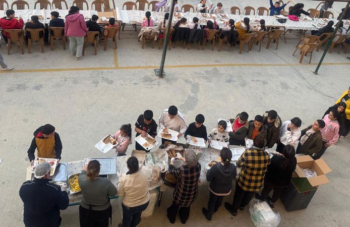 80. Yıl Cumhuriyet Ortaokulu’nda Öğrencilere İftar Yemeği