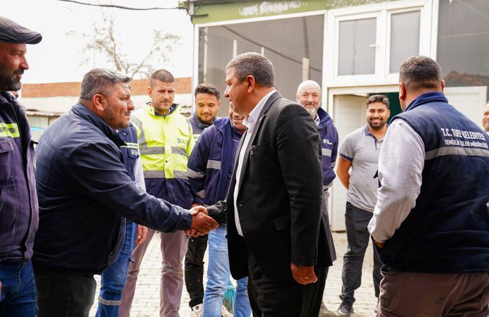 Başkan Okuroğlu, belediye personeliyle bayramlaştı