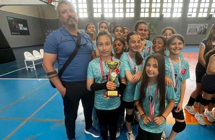 Tire’de voleybol heyecanı