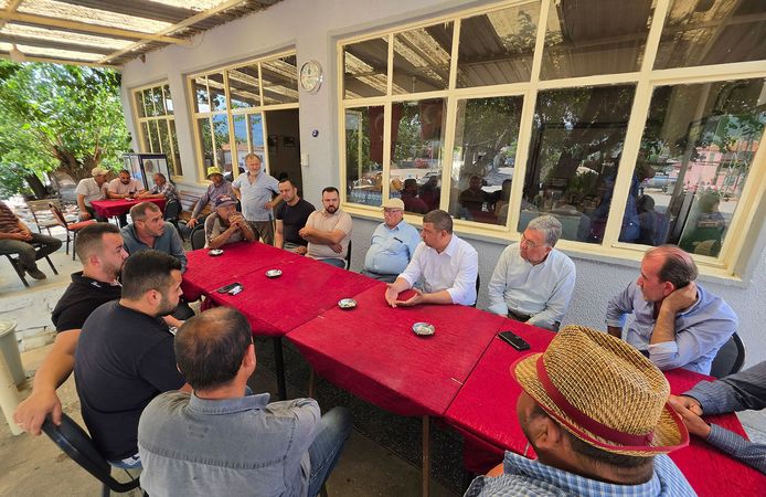Başkan Okuroğlu, doludan zarar gören Kurşak Mahallesi’nde üreticilerle buluştu