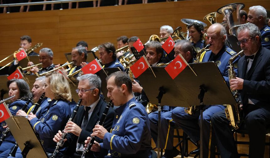 Tire Bandosu’ndan Senfoni Orkestrası ile muhteşem konser