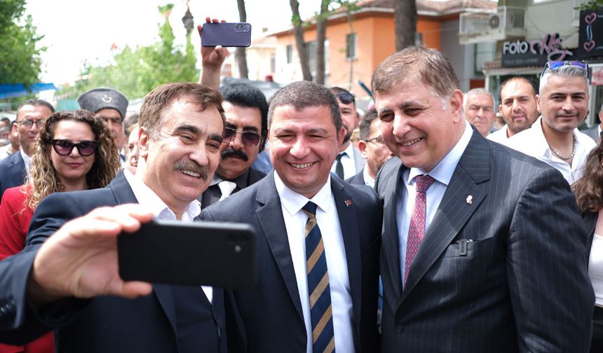 Başkan Okuroğlu, Çiçek Festivali için Bayındır’daydı