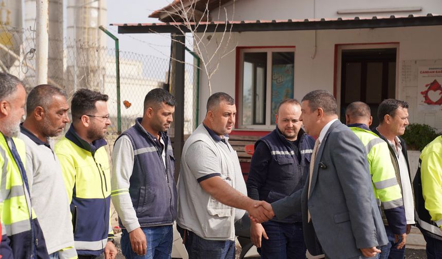 Başkan Okuroğlu, belediye personeliyle bayramlaştı