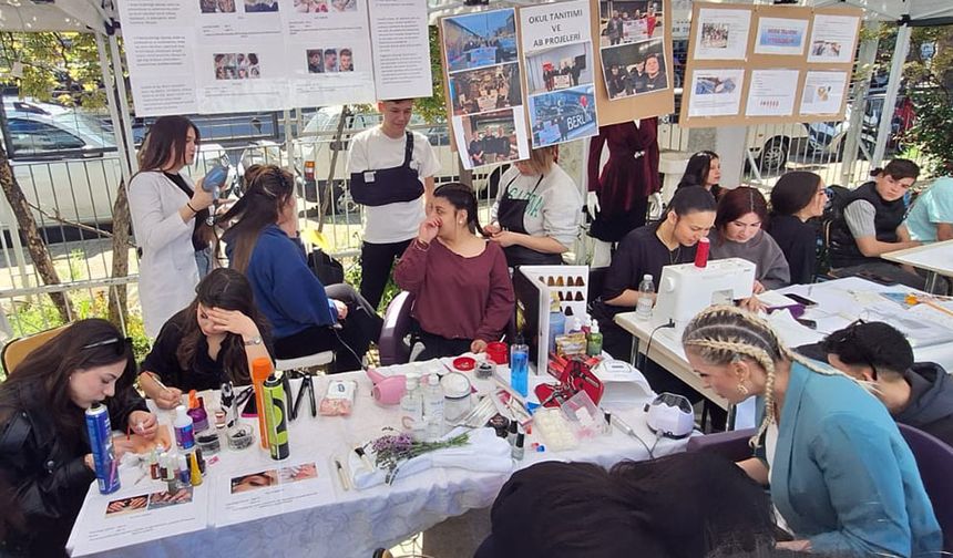 Ortaokul öğrencileri meslekleri tanıyor