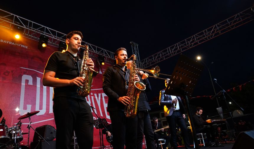 Tire’de Cumhuriyet Coşkusu Gölet Şenlik Alanı’nda Yaşandı