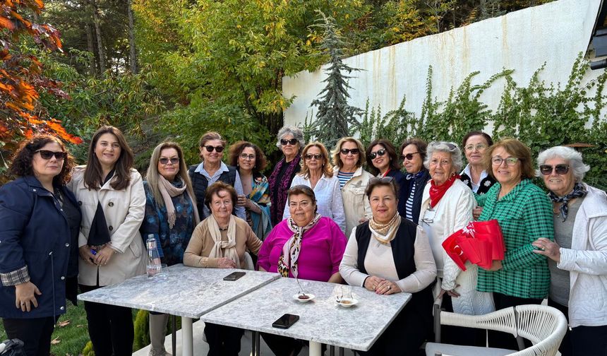 Cumhuriyet Coşkusu Yardımsevenlerle Gölcük’te Buluştu