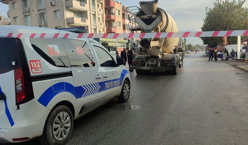 Ödemiş’te beton mikserinin çarptığı kadın öldü, torunu yaralandı