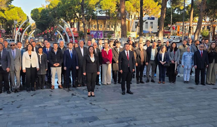 Tire'de Öğretmenler Günü kutlanıyor