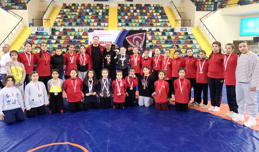 Tireli Kadın Güreşçilerden büyük başarı