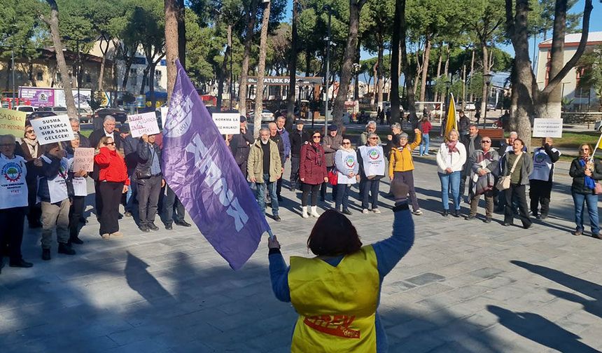 Öğretmenler geçinemiyoruz deyip iş bıraktı