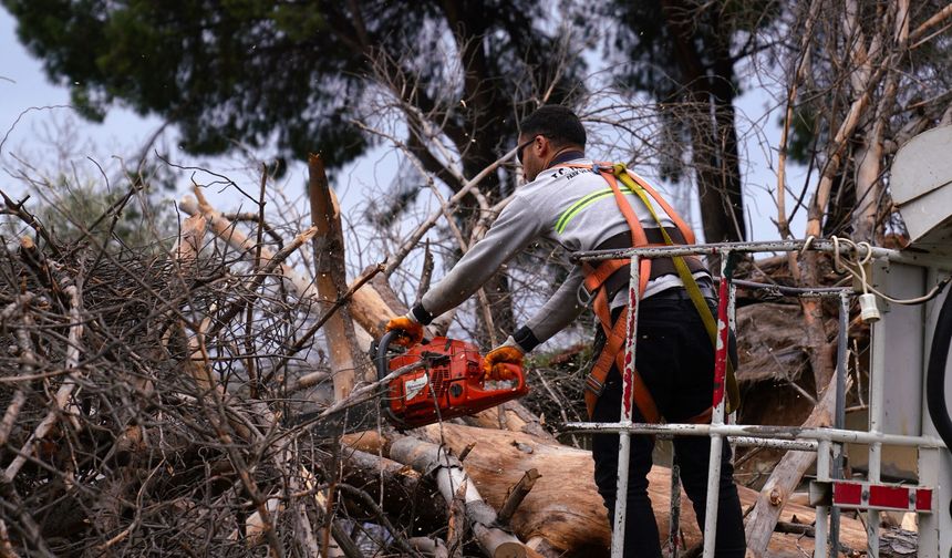 Tire Belediyesi ekipleri, fırtına mesaisinde