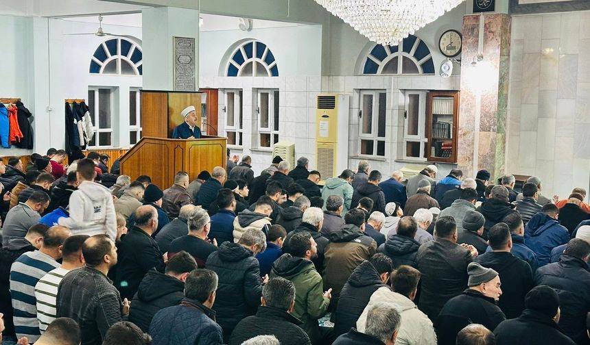 Tire'de Berat Kandili, camilerde özel programlarla idrak edildi