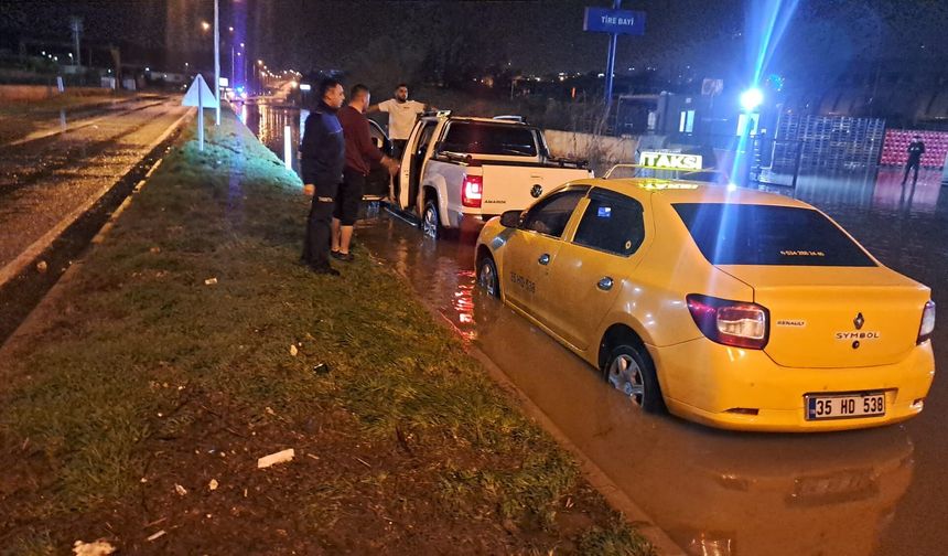 Çevreyolunda araçlar mahsur kaldı