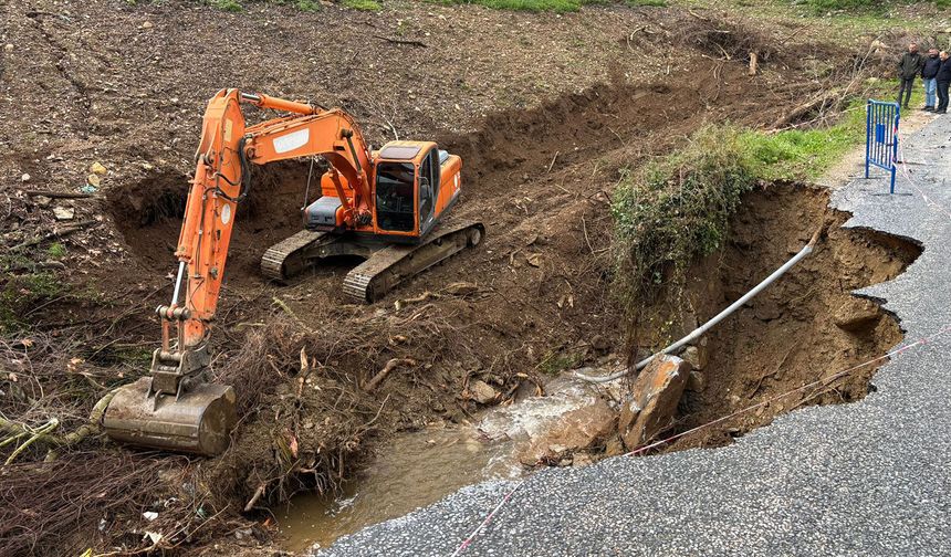 Belediye, yolun açılması için çalışmalarını sürdürüyor