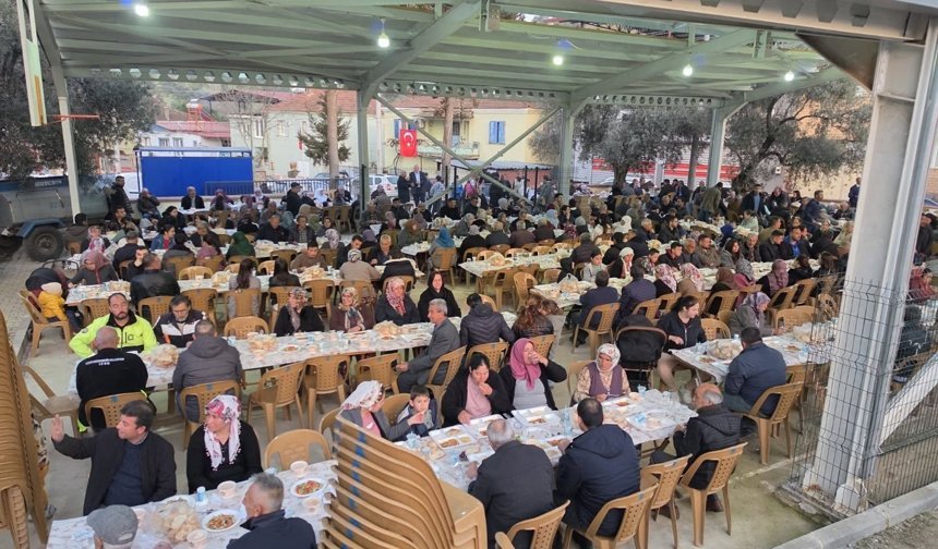 Akyurt Mahallesi’nde yüzlerce kişi iftar sofrasında buluştu