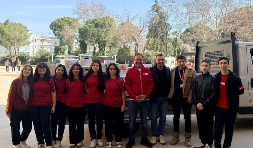 Öğrencilerden Kızılay’a anlamlı bağış