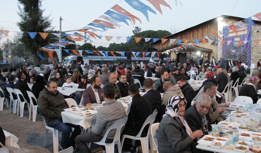 AK Parti Tire İlçe Teşkilatı’ndan geniş katılımlı iftar yemeği