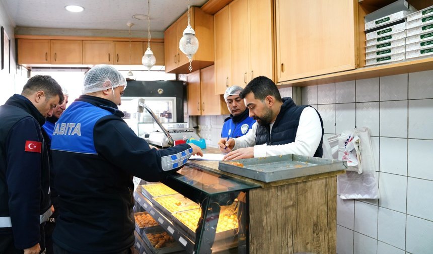 Tire’de Bayram Öncesi Pastanelere Zabıta Denetimi