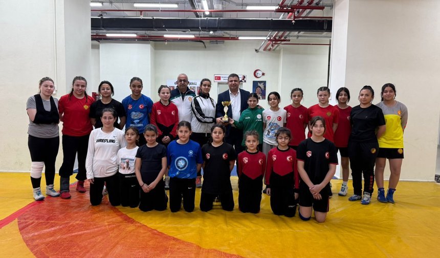 Tire Belediyespor Kadın Güreş Takımı’ndan İzmir’de büyük başarı