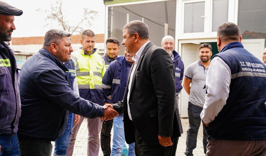 Başkan Okuroğlu, belediye personeliyle bayramlaştı