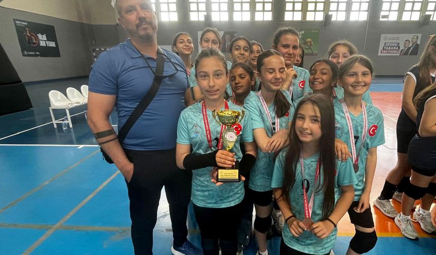 Tire’de voleybol heyecanı