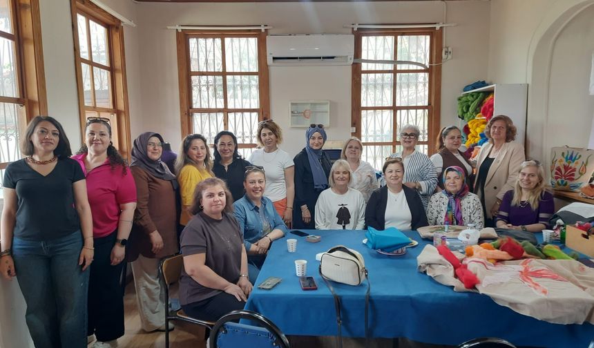 Kadınların El Emeği Sanata Dönüşüyor