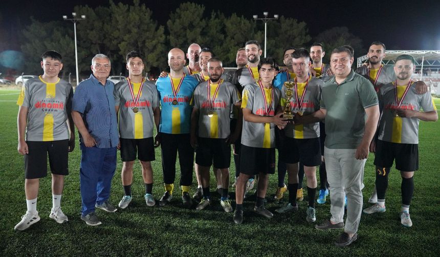 Şirketler, halı sahada mücadele etti