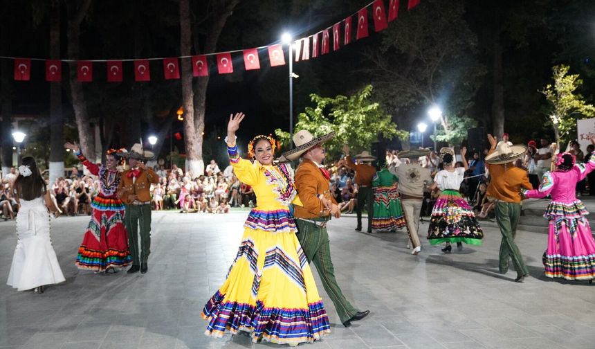 Tire’de dünya dansları aynı sahnede buluştu