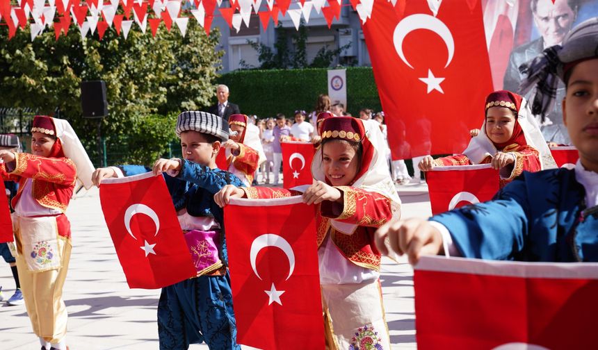 Tire’de İlköğretim Haftası renkli görüntülerle kutlandı