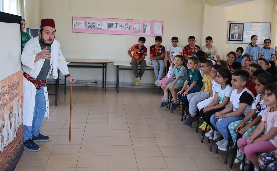 Eskioba ve Yeniçiftlik'te tiyatro etkinliği