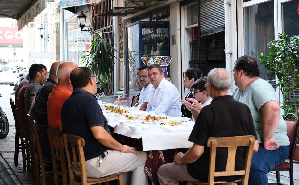 Esnaf, Başkan Okuroğlu ile kahvaltıda buluştu