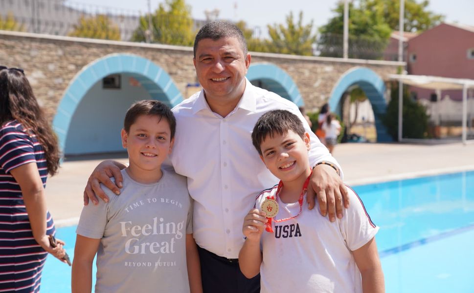 Tire’de Zafer Bayramı Coşkusu Yüzme Yarışmasıyla Taçlandı