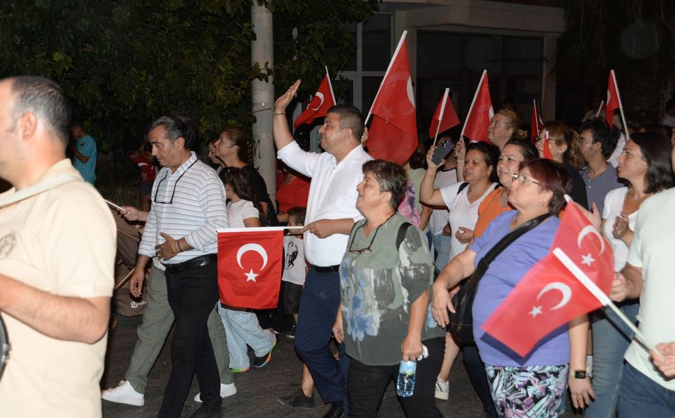 Fener Alayı yürüyüşünde Tire caddeleri doldu taştı