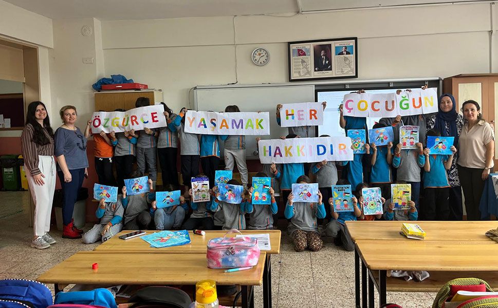 Tire’deki öğrencilerden Filistin’e destek