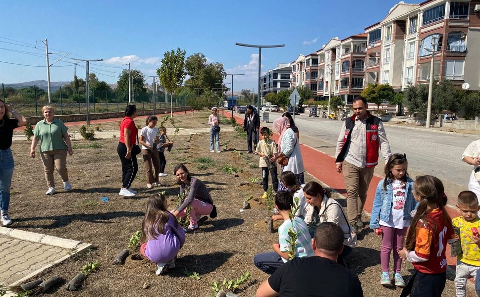 Minikler, fidan dikim etkinliğinde buluştu