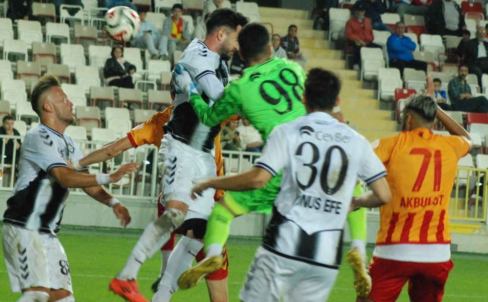 İzmir derbisinde Altay 90+5’de güldü 1-2