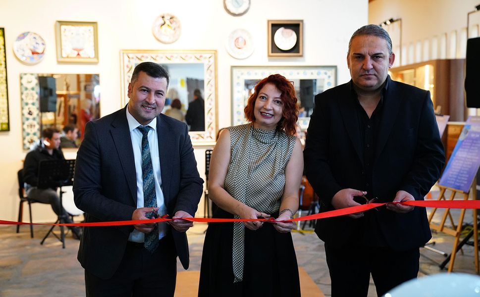 Tire Kent Müzesi’nde rengarenk çini sergisi