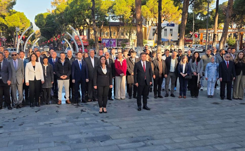 Tire'de Öğretmenler Günü kutlanıyor