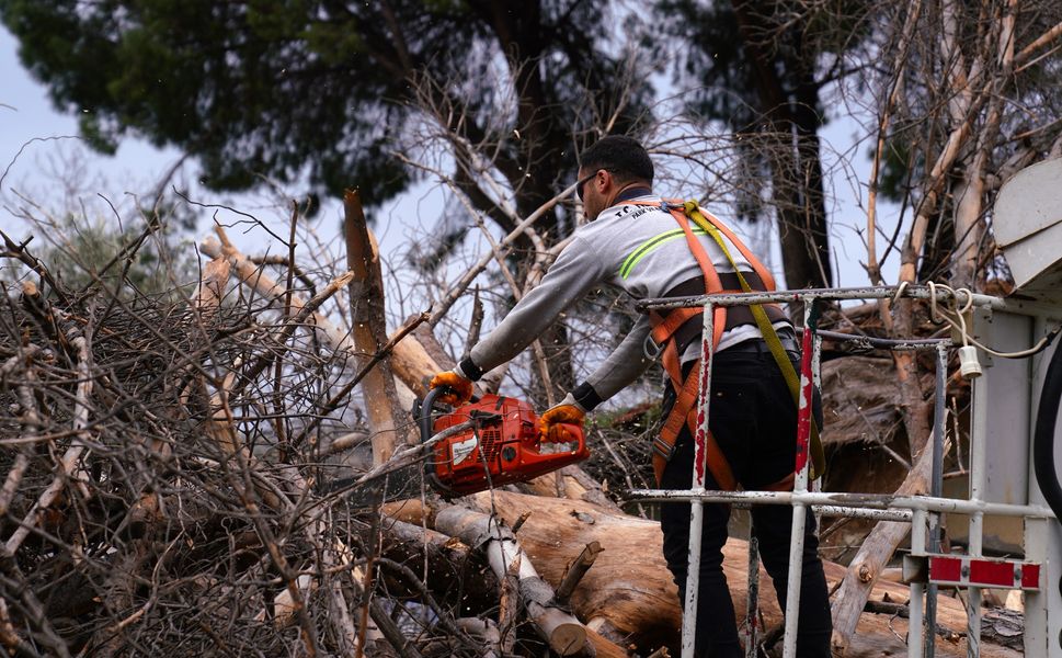 Tire Belediyesi ekipleri, fırtına mesaisinde