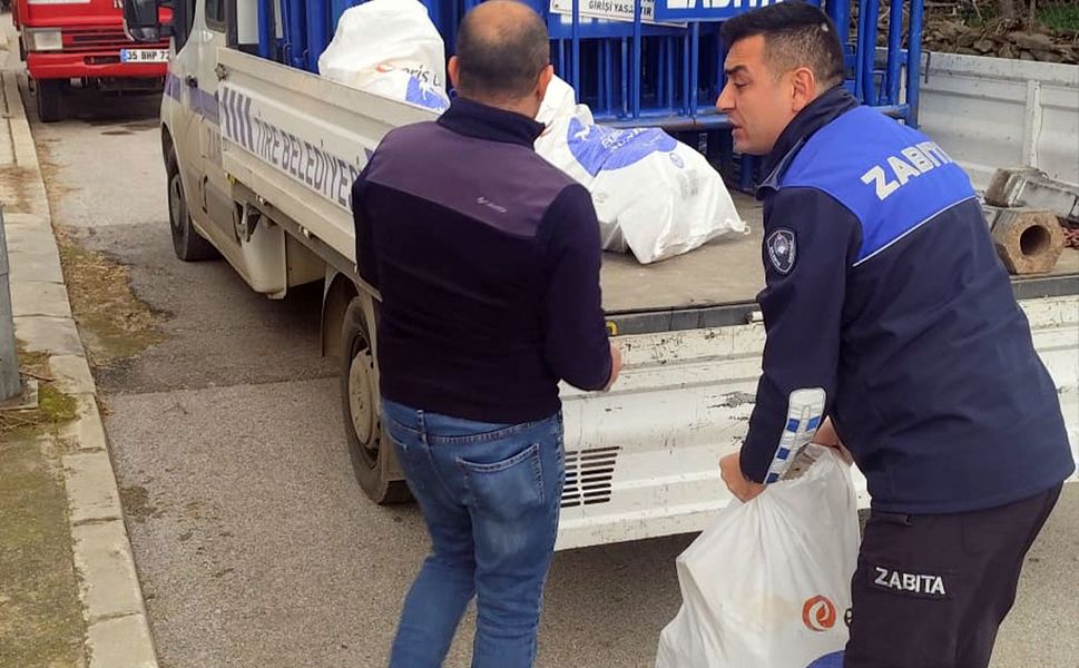 Tire Belediyesi’nden Soğuk Kış Günlerinde Odun Desteği