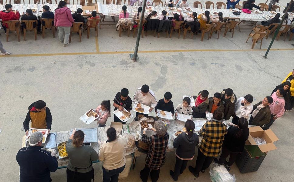 80. Yıl Cumhuriyet Ortaokulu’nda Öğrencilere İftar Yemeği