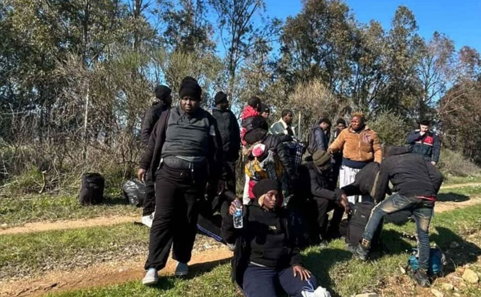 30 göçmeni İstanbul diye Torbalı’ya getirdiler